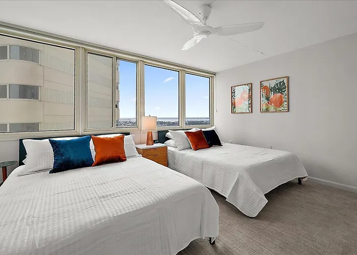 Cute 3 Bedroom Oceanfront In The Desired Quay Building Ferienhaus