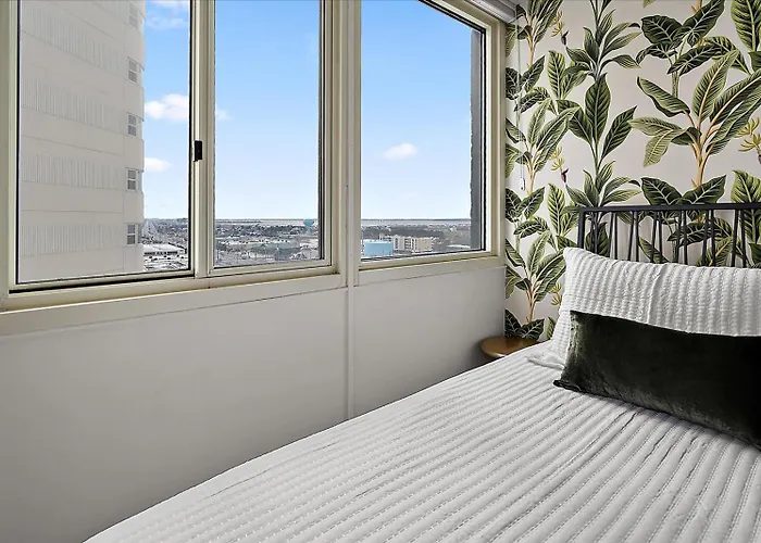 Cute 3 Bedroom Oceanfront In The Desired Quay Building Ferienhaus *