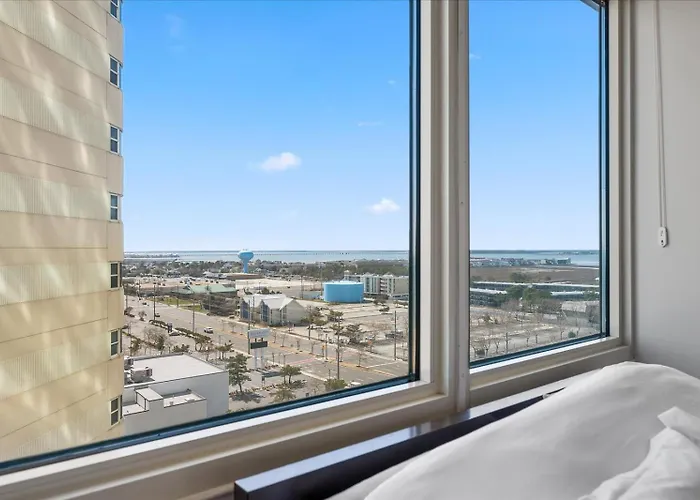 Cute 3 Bedroom Oceanfront In The Desired Quay Building